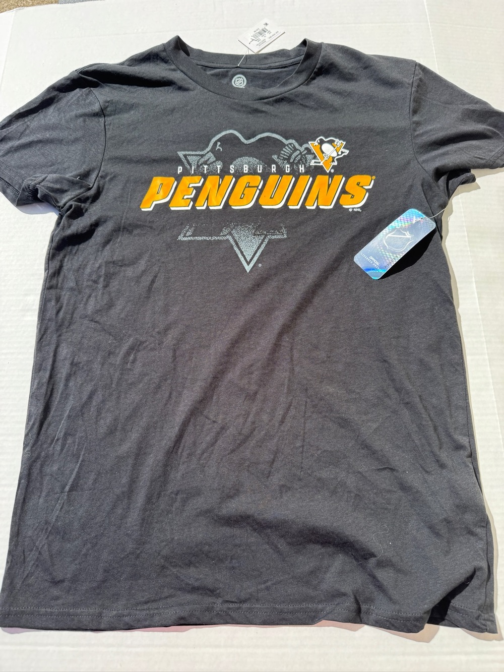 Penguins Medium black T-shirt. NWT